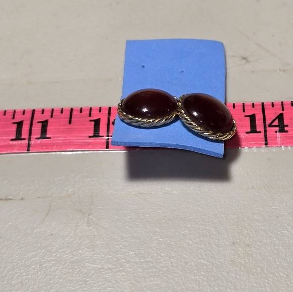 Vintage Resin Button Style Gold Tone Trim - Picture 3 of 3